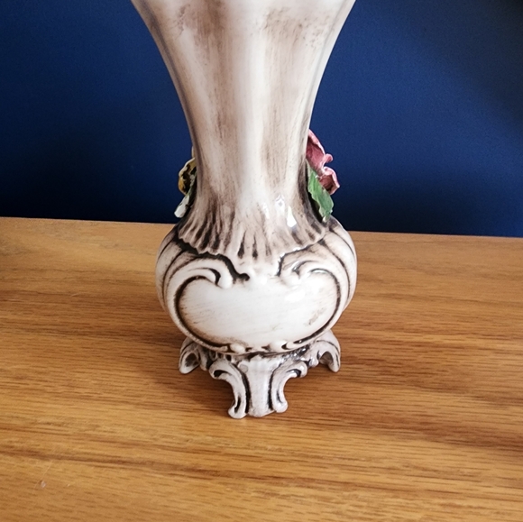 Capodimonte Porcelain Vase - Picture 2 of 5